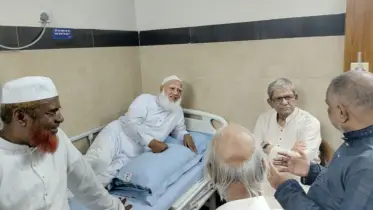 জামায়াতের আমিরকে দেখতে হাসপাতালে মির্জা ফখরুল