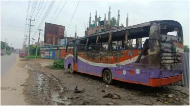 কেরানীগঞ্জে রাস্তার পাশে থেমে থাকা যাত্রীবাহী বাসে আগুন