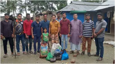 এক অসহায় ও নিঃস্ব পরিবারের পাশে দাঁড়ালো ছাত্রদল