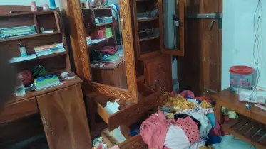 বড়াইগ্রামে শিক্ষিকা ও তার সন্তানদের বেঁধে রেখে ডাকাতি
