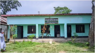 প্রায় ১৫ বছর আগে মাদ্রাসার ভবন পরিত্যক্ত ঘোষণা, তারপরও ঝুঁকি নিয়ে পাঠদান