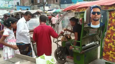 দাউদকান্দিতে মামুন সম্রাটের মৃত্যুর খবরে মিষ্টি বিতরণ 