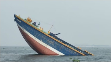মেঘনায় ডুবে গেছে ছয়টি বাল্কহেড