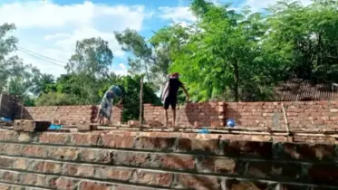 তাড়াশে সরকারি রাস্তা দখল করে ভবন নির্মাণের অভিযোগ