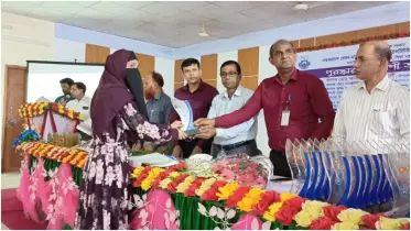 সালথায় মেধাবী শিক্ষার্থী ও জিপিএ-৫ প্রাপ্ত কৃতি শিক্ষার্থীদের মাঝে পুরস্কার বিতরণ