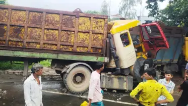 মীরসরাইয়ে ড্রাম ট্রাকের পিছনে লরির ধাক্কা,  নিহত ১
