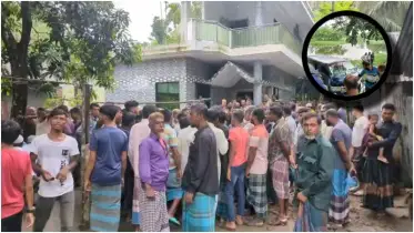 লক্ষ্মীপুরে মাইক্রোবাস খাদে পড়ে পরিবারের ৭জনকে হারিয়ে গোটা গ্রামে চলছে শোকের মাতম