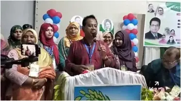 শেখ হাসিনা বোনকে নিয়ে দেশ ছেড়ে পালিয়ে যাওয়ায় তার দলের নেতাকর্মীরা এতিম