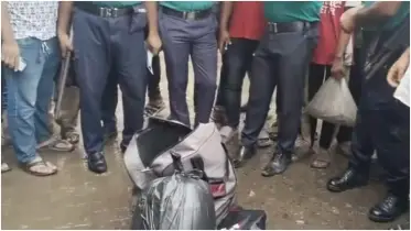 টঙ্গীতে ট্রাভেল ব্যাগে অজ্ঞাত যুবকের মাথাবিহীন ৮ টুকরো লাশ উদ্ধার 