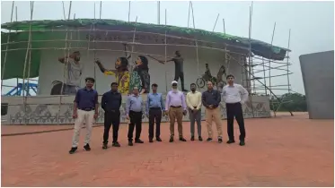 জুলাই শহীদ ও গণঅভ্যুত্থান দিবস উপলক্ষে পদ্মা সেতুর মাওয়া ও জাজিরা প্রান্তে বিশেষ গ্রাফিতি অঙ্কন