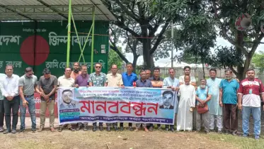 গাজীপুরে সাংবাদিক তুহিন হত্যার প্রতিবাদে দাউদকান্দিতে মানববন্ধন