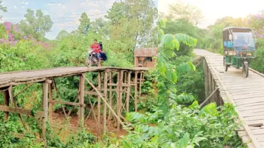 ৫৩ বছরেও সেতুর স্বপ্ন অধরা ৩০ গ্রামের মানুষের