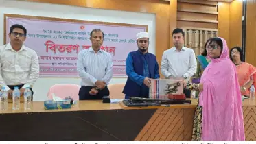 গোপালগঞ্জে অসহায় ও দুস্থদের মাঝে সেলাই মেশিন বিতরণ