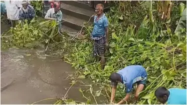 রামগঞ্জে খাল পরিষ্কার করলো উপজেলা প্রশাসনের উদ্যোগে 
