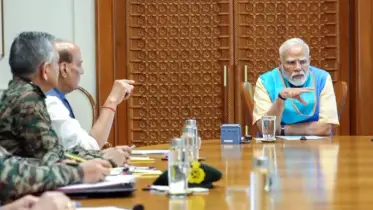 শীর্ষ সামরিক নেতৃত্বের সঙ্গে জরুরি বৈঠকে বসেছেন নরেন্দ্র মোদি