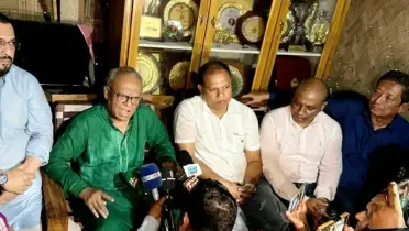 ‘গোল্ডেন গার্ল’ খ্যাত ফুটবলার ঋতুপর্ণা চাকমার ক্যান্সার আক্রান্ত মায়ের পাশে তারেক রহমান