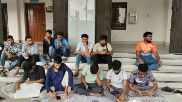 হলের ১০% কোটা এবং ফলাফল বাতিলের দাবিতে পাবিপ্রবিতে ৫ ছাত্রের আমরণ অনশন