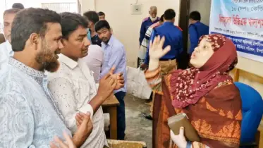 চাঁপাইনবাবগঞ্জে ঈদের এক মাস পর ভিজিএফের চাল বিতরণ, বাধার মুখে এসিল্যান্ড