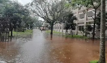 নোয়াখালীতে আবারও বৃষ্টি, পানিবন্দি ৯০ হাজার মানুষ উদ্বেগে জনজীবন