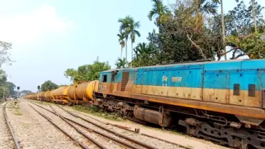 শ্রীমঙ্গলে তেলবাহী ট্রেন লাইনচ্যুত, অল্পের জন্য বড় দুর্ঘটনা থেকে রক্ষা