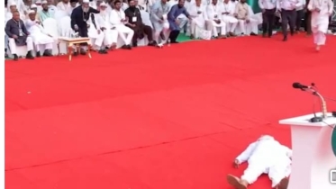 মঞ্চে বক্তব্য রাখার সময় হঠাৎ অসুস্থ হয়ে পড়লেন জামায়াত আমির