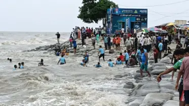 সাপ্তাহিক ছুটিতে পর্যটকদের আগমনে মুখর হয়ে উঠেছে কুয়াকাটা