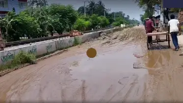 ঈশ্বরদী–পাকশী, এবং তালতলা হয়ে চানমারি পর্যন্ত প্রধান সংযোগকারী সড়ক দু’টি বেহাল দশা, দ্রুত সংস্কার দাবি