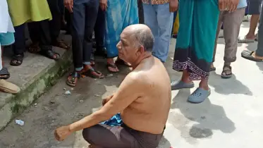 কুমিল্লায় নিজ এলাকায় আওয়ামী লীগ নেতাকে মারধর করে পুলিশে সোপর্দ