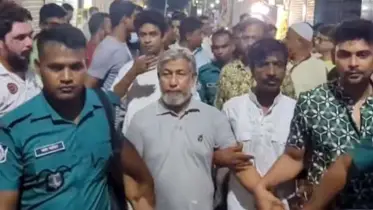 রাজশাহীর আবাসিক হোটেল থেকে আ. লীগ নেতাকে ধরে পুলিশে সোপর্দ