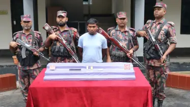 যশোরে দুটি স্বর্ণের বারসহ যুবক আটক