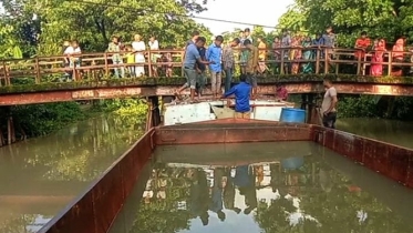 বাউফলে ব্রিজের সাথে বাল্কহেডের ধাক্কা: শরীর থেকে মাথা বিচ্ছিন্ন শ্রমিকের