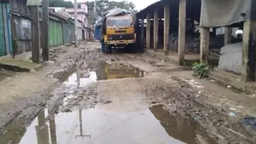 ঝিনাইগাতী বাজারের বেহাল অবস্থা: জনদুর্ভোগ চরমে!