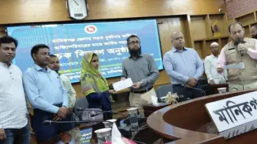মানিকগঞ্জে সড়ক দুর্ঘটনায় ক্ষতিগ্রস্ত পরিবারের মাঝে ৭৬ লাখ টাকার আর্থিক
