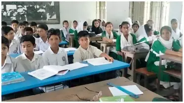 প্রধান শিক্ষকের টিকাব্যবসা: শিশুদের ভয় দেখিয়ে জনপ্রতি ৫০০ টাকা আদায়!