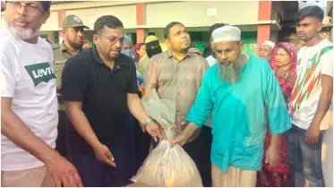 কলাপাড়ায় জলোচ্ছ্বাসে ক্ষতিগ্রস্ত ৪০০ পরিবারকে খাদ্য সহায়তা প্রদান