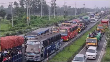 ঢাকা-টাঙ্গাইল-যমুনা সেতু মহাসড়কে প্রায় ২০ কিলোমিটার এলাকায় যানজটের সৃষ্টি