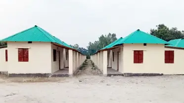 খাম্বা দিয়েছে, কিন্তু বাত্তি দেয়নি