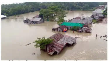 বাঁধ নেই, ভাসছে ছয় হাজার পরিবার জলোচ্ছ্বাসে