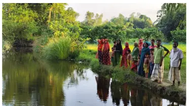লাশ কাঁধে নেবার রাস্তা নেই, ব্রিজের অভাবে বন্দি দুই শতাধিক পরিবার