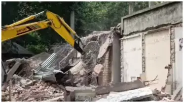 মুকসুদপুরে পানি উন্নয়ন বোর্ডের জায়গা দখলমুক্ত করতে উচ্ছেদ অভিযান
