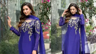ঈদ শুভেচ্ছা জানাতে নীল পোশাকে বিদ্যা সিনহা