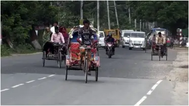 ঈদ যাত্রায় মহাসড়কে দুর্ঘটনা ও ধীর গতির কারণ তিন চাকার যানবাহন