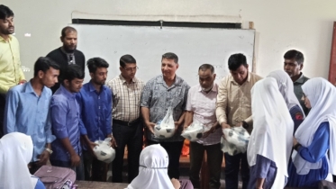 বরগুনায় মানবিক সহায়তা ও তরুণ সমাজকে উদ্বুদ্ধকরণ কর্মসূচি