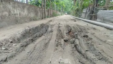 বাকেরগঞ্জ কুদের হাট সড়কে জনদুর্ভোগ চরমে, দ্রুত সংস্কারের দাবি