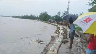 মাতামুহুরি নদীর ভাঙনের কবলে বিপন্ন ৩০০ পরিবার, টেকসই বাঁধের দাবি এলাকাবাসীর