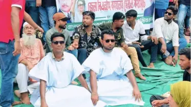 কুষ্টিয়ায় কাফনের কাপড়ে বিএনপির বিক্ষোভ, ভোট কারচুপির অভিযোগ
