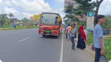ঈদের দীর্ঘ ছুটি শেষে কর্মস্থলে ফিরছে মানুষ