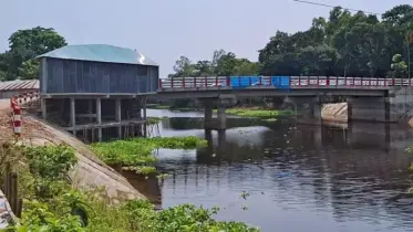 রৌমারীতে নদী দখল করে ভবন নির্মাণ, ক্ষুব্ধ এলাকাবাসী