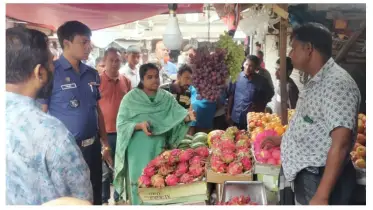 ব্যবসায়ীরা গিলে খাচ্ছে ফুটপাত, নিরসনে কাজ করছে প্রশাসন