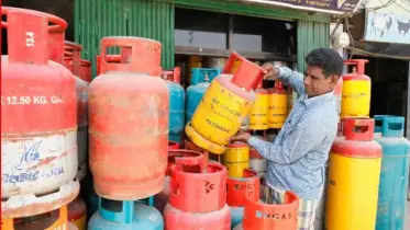 বাড়বে নাকি কমবে গ্যাসের দাম?